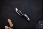 Forge De Laguiole Sommelier proptrækker med mørk horn og højglanspoleret finish.