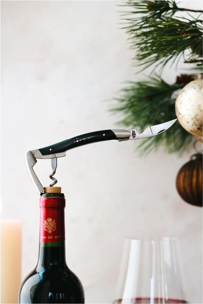 Forge De Laguiole Gavesæt i Mørkt Horn - Sommelier vinåbner og lommekniv. Højglanspoleret finish