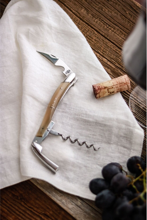 Forge De Laguiole Sommelier proptrækker med Lyst Horn og højglanspoleret finish.
