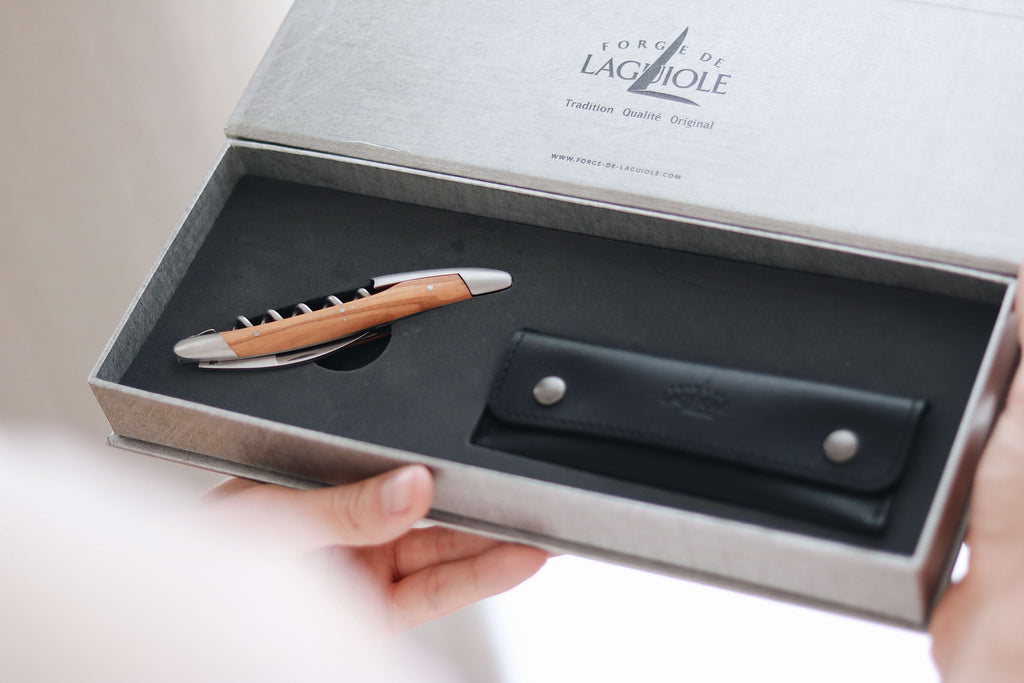 Forge De Laguiole Sommelier Proptrækker med Oliventræ og Satinfinish