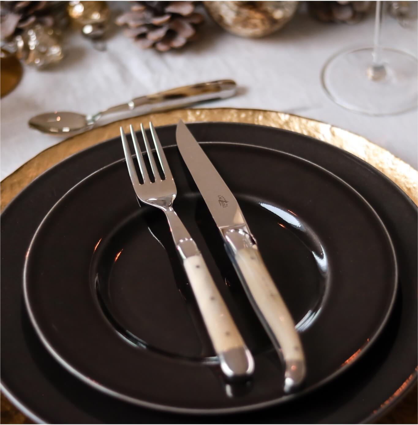 Forge De Laguiole med Lyst hornhåndtag og brillant rustfri stålklinge
